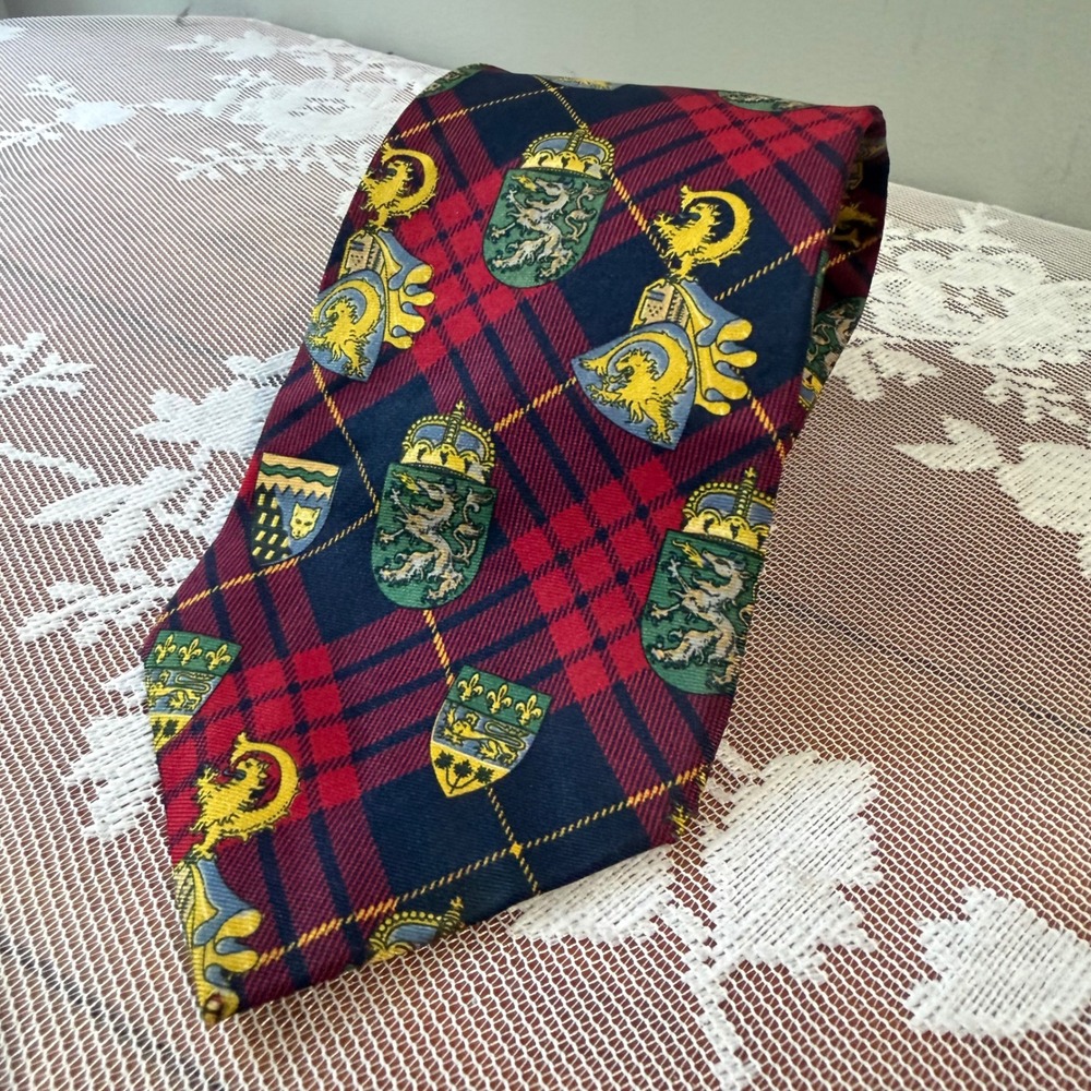 Huntington Silk Tie Mens OS Red Navy Plaid Heraldic Crest Made in USA Excellent